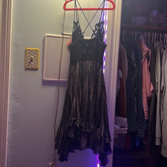 Casual dress. - Picture 2 of 3